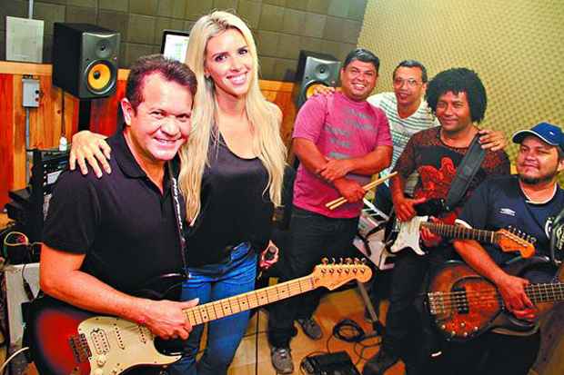 Ximbinha e Thbata gravaram novo disco no Recife, para lanamento em 2016. Foto: Divulgao