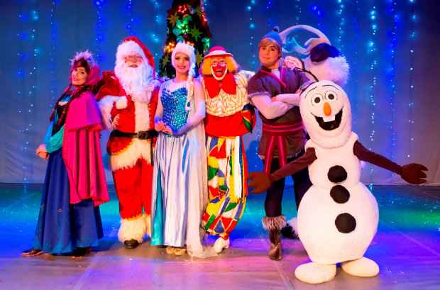 O musical Natal Feliz promove o encontro entre a Rainha do Gelo, o Palhao Chocolete e o Papai Noel. Foto: Sayonara Freire/Divulgao