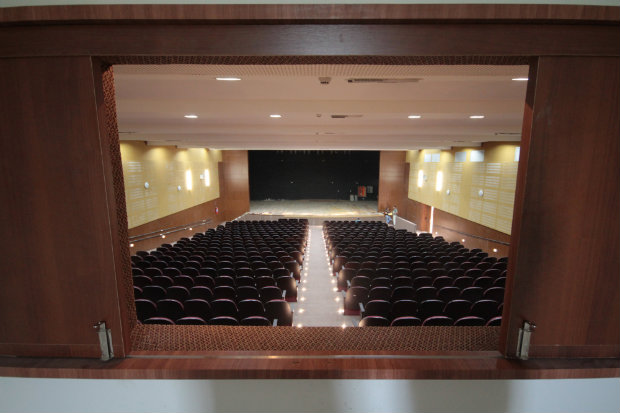 Auditrio do cineteatro precisou ser reconstrudo, pois apresentava desgastes na estrutura. Foto: Reproduo