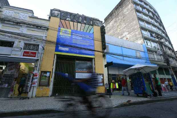 Casa de espetculos da Rua do Hospcio est fechada desde 2010. Foto: Rafael Martins/Esp. DP