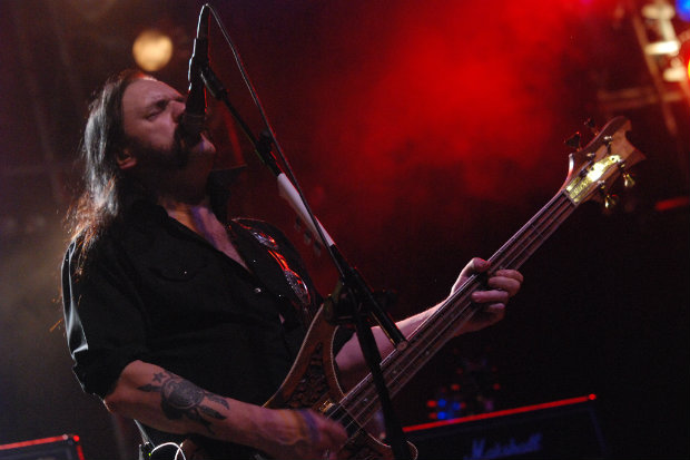 Lemmy e o Motrhead, "a banda mais barulhenta do mundo", se apresentaram no Abril Pro Rock em 2009. (Foto: Alexandre Gondim/DP)