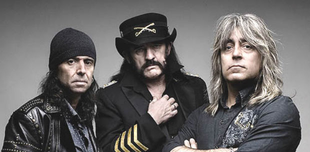 Integrantes da banda britnica Motrhead: Phil Campbell, Lemmy Killmister (ao centro) e Mikkey Dee. Foto: Robert John/Divulgao
