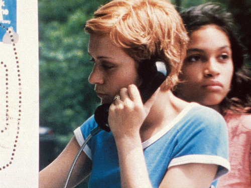 Chlo Sevigny e Rosario Dawson em cena de Kids