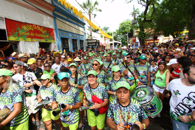 Grupo Patusco arrasta multido nas ladeiras de Olinda. Foto: Paulo Paiva/DP/D.A Press