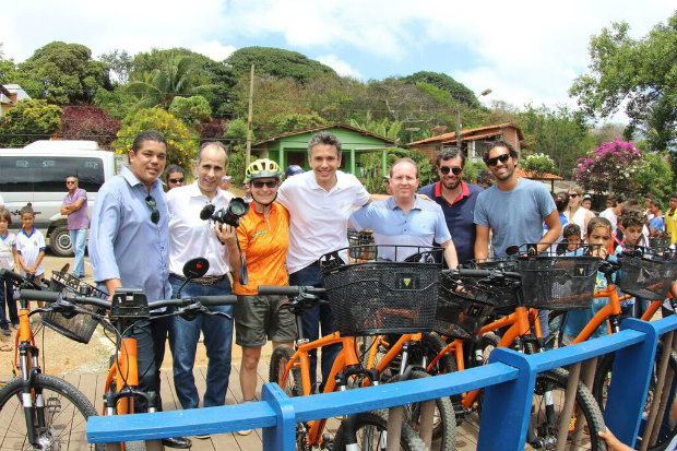 Entrega do primeiro lote de bicicletas em Noronha. (Foto: Divulgao)