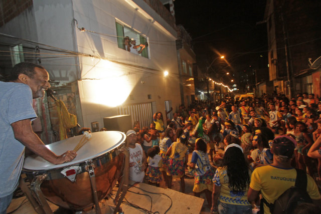 Percussionista  promove ensaios semanais e visita s comunidades das naes maracatuzeiras. Foto: 	Roberto Ramos/DP. DA Press