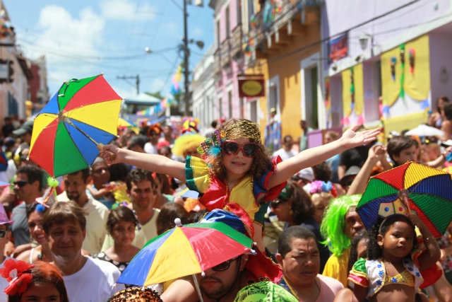 Na contagem regressiva para o carnaval, vale ensaiar as letras. Foto: Teresa Maia/DP/D.A.Press