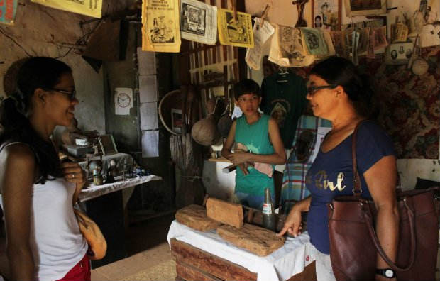 Idealizador guia os visitantes pelo espao. Foto: Rafael Pereira/Divulgao