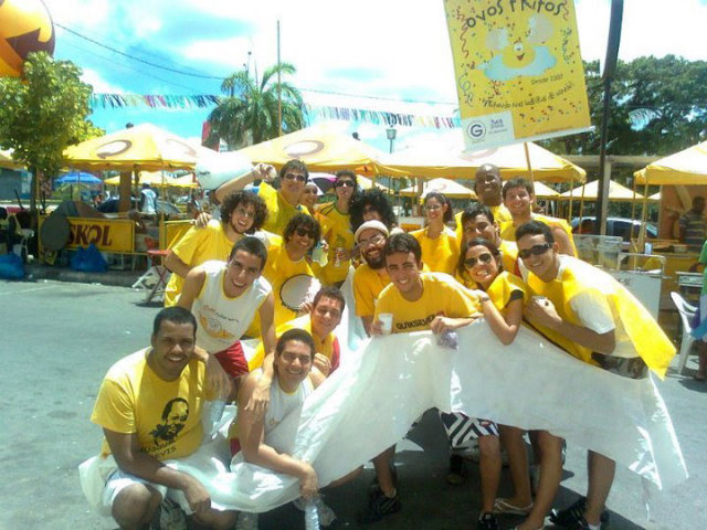 Bloco Ovos Fritos foram fundados por alunos do Colgio Nbrega. Foto: Arquivo Pessoal.