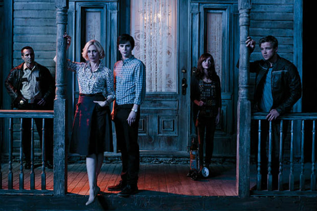 Vera Farmiga e Freddie Highmore protagonizam srie exibida pela Record. Foto: A&E/Divulgao