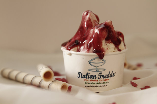 Para refrescar o calor Italian Freddo oferece mais de 120 tipos de gelatos. Foto: Blenda Souto Maior/DP/D.A Press.