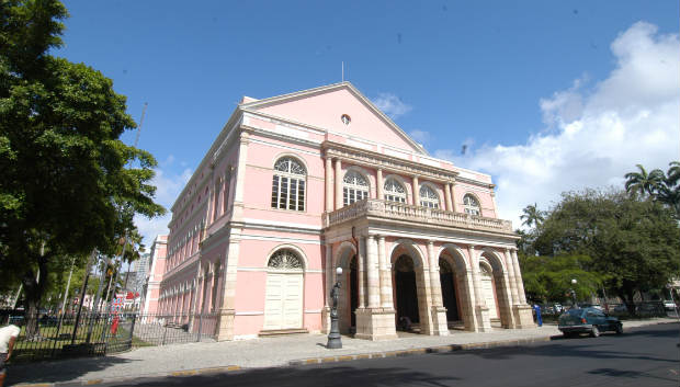 Teatro foi inaugurado em 1850 e  tombado desde 1949. Foto: Jaqueline Maia/DP/D.A.Press