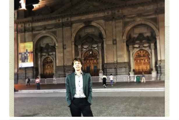 O vocalista dos Rolling Stones fez uma visita noturna  praa da Catedral Metropolitana de Santiago. Foto: Twitter/Reproduo