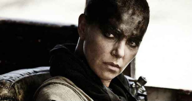Charlize Theron como Furiosa em "Mad Max: estrada da fria". Foto: YouTube/Reproduo