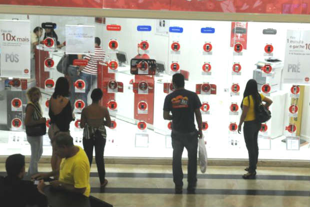 Segundo a Claro, rede de fibra tica da operadora se tornou mais robusta desde 2010, o que oferece outros benefcios aos consumidores. Foto: Paulo de Arajo/CB