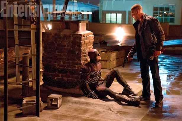Matt Murdock (Charlie Cox) e Justiceiro (Jon Bernthal) em conflito. Foto: Netflix/Divulgao