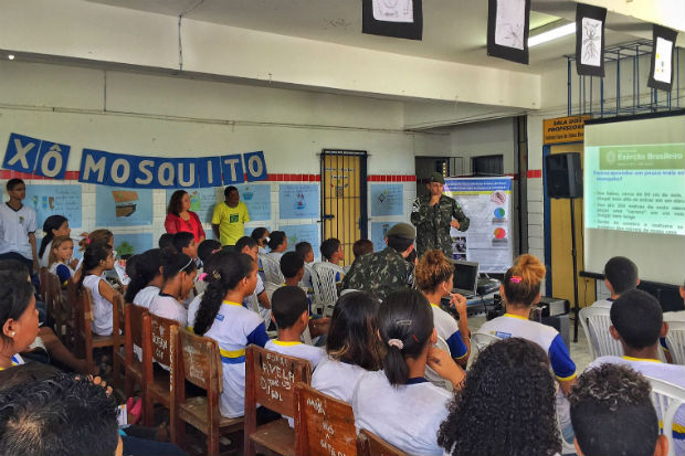 Palestras do Exrcito comearam hoje na  Escola Municipal Octvio de Meira Lins, no Vasco da Gama. Foto: Karine Moraes/ DP 