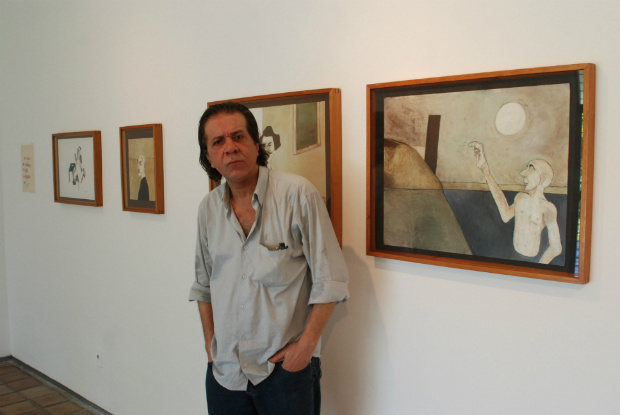 O artista em exposio na galeria Amparo 60 em 2008. Foto: Julio Jacobina/ DP