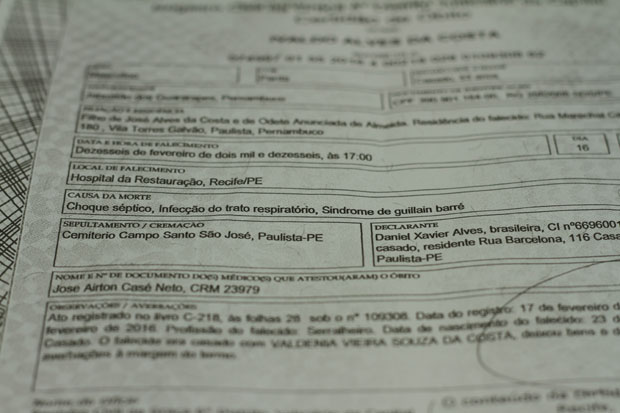 Atestado de bito de Ivaldo consta como causa da morte a Sndrome Guillain-Barr associada a processos infecciosos como dengue, chikungunya e zika. Foto: Peu Ricardo/Esp. DP