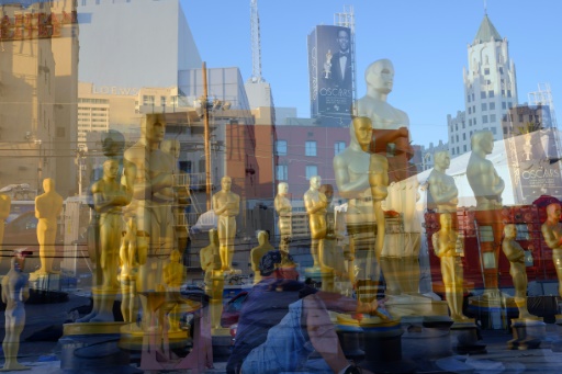 O Oscar sucumbiu aos retoques estticos para chegar aos 87 anos com tudo em cima: a estatueta dourada mais famosa do mundo recupera este ano o design original, para homenagear a primeira premiao, realizada em 1929.  AFP Valerie Macon 