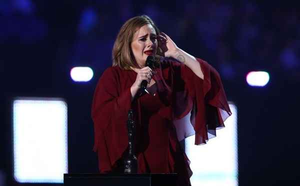 Adele se tornou recordista em audies no streaming, mesmo assim, no incluiu seu lbum nas plataformas. Foto: Justin Tallis / AFP 