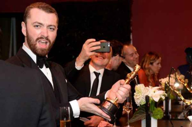 Sam Smith foi o grande vencedor na categoria Melhor cano original por "Writing%u2019s on the wall", de "007 contra Spectre". Foto: Oscar/Reproduo