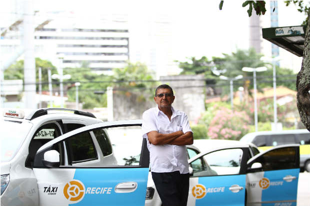 Edmilson Lima diz que no aceita permisso do Uber por conta da questo tributria, j que os taxistas pagam uma srie de taxas para circularem. Foto: Paulo Paiva/DP