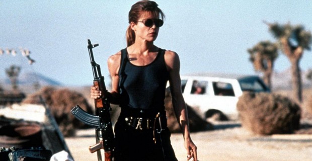 Linda Hamilton como Sarah Connor em cena de O Exterminador do Futuro 2. Foto: Divulgao