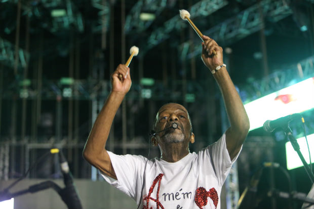 Percussionista foi o mestre de cerimnia da abertura do carnaval 2016. Foto: Hesiodo Goes/DP