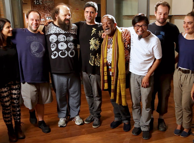 Grupo Barbatuques se reuniu com Nan Vasconcelos para gravao do disco em So Paulo. Foto: Cais Cultura/Divulgao
