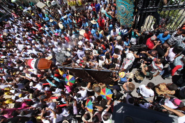 Caixo de Nan foi enterrado sob a bandeira do time de corao. Foto: Peu Ricardo/DP
