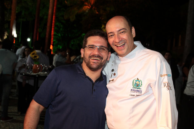 Menu dos dois restaurantes  montado em parceria dos chefs  Biba Fernandes (esq.) e Csar Santos (dir.). Foto: Nando Chiappetta/DP/D.A Press