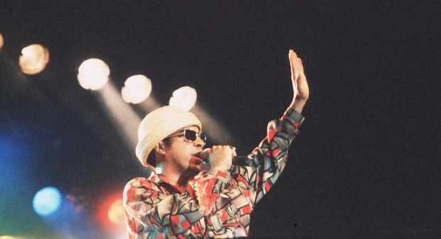  frente da Nao Zumbi, Chico cantou no festival Abril Pro Rock em 1994. Foto: Gil Vicente/DP