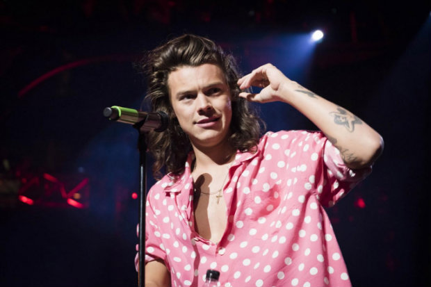 Harry Styles e demais membros do One Direction seguem em projetos solo aps pausa na banda. Foto: Sony Music/Divulgao