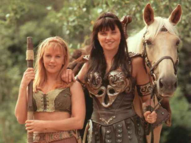 A relao de Gabrielle e Xena ia muito mais do que amizade, porm nunca foi tratada diretamente nas telinhas. Foto: NBC/Reproduo