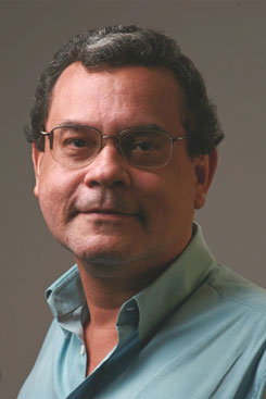 Carlos Magno Lopes  professor do Departamento de Economia da UFPE. Foto: Divulgao