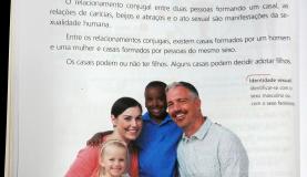 Livro de cincias para alunos do 5 ano est no centro da polmica com vereadores sobre ensino de questes de gnero e sexualidade na rede municipal do Recife. Foto: Sumaia Vilela/Agncia Brasil