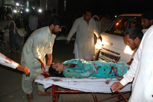 Pelo menos 56 pessoas morreram e dezenas ficaram feridas em uma exploso neste domingo  noite perto de um parque em Lahore, grande cidade do leste do Paquisto, onde cristos celebravam a Pscoa, segundo uma autoridade local.  AFP ARIF ALI 
