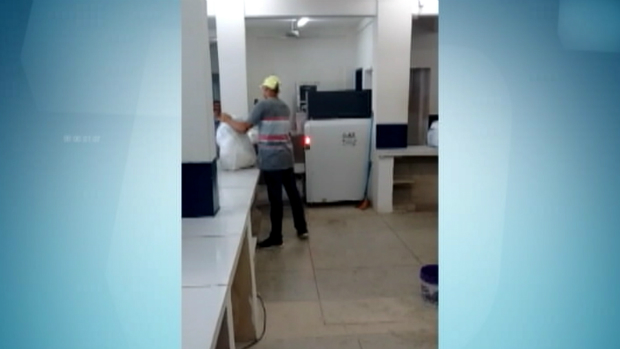 A Seres afirmou que no autorizou esta funo para o detento flagrado no vdeo. Foto: TV Clube/Record/Reproduo (A Seres afirmou que no autorizou esta funo para o detento flagrado no vdeo. Foto: TV Clube/Record/Reproduo)