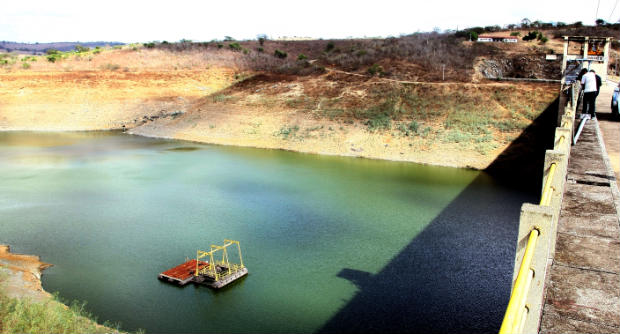 Dos 327 milhes de metros cbicos da barragem, restam apenas 1,18% da capacidade. Alusio Moreira/Divulgao