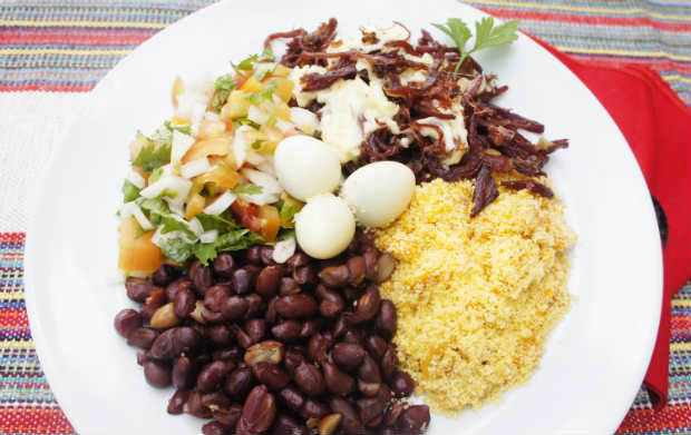 Comida di Buteco: creme de macaxeira com charque e cebola na brasa é um dos  pratos que concorrem no festival, Pernambuco