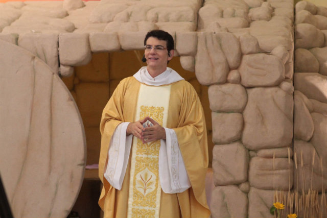 Sacerdote vem ao Recife para eventos de lanamento do livro Encontros. Foto: Editora Petra/Divulgao