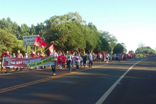 MST fecha rodovias por Reforma Agrria e pela Democracia, no Paran. Foto: MST/ Divulgao