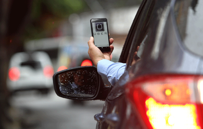 Chegada do Uber ao Recife tem gerado impasse com os taxistas. Foto: Paulo Paiva/DP