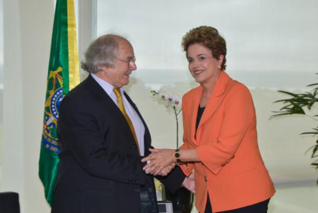 A presidenta Dilma Rousseff recebeu, no Palcio do Planalto, a solidariedade do Nobel da Paz Adolfo Prez Esquivel. Foto:Jos Cruz/Agncia Brasil