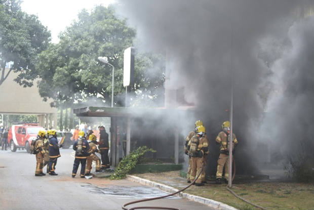 Segundo a Polcia Militar, a caldeira incendiada  usada para higienizar a roupa de cama do hotel. Foto: Breno Fortes/CB/D.A Press.