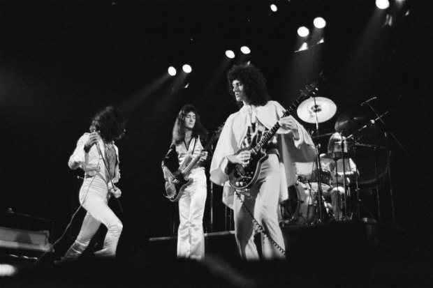 Queen trouxe seu sucessos hard rock para o show de vspera de Natal da BBC de 1975. Crdito: Douglas Pudifoot/Divulgao