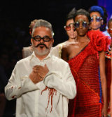 No SPFW, Ronaldo Fraga abordou o drama dos refugiados. Foto: SPFW/Divulgao