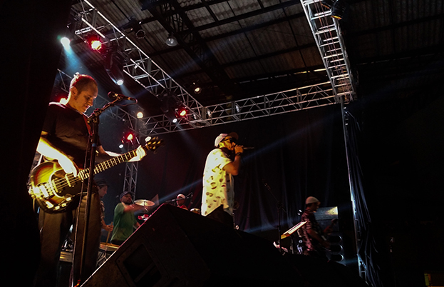 Perfomance da banda foi prejudicada pela acstica do Clube Portugus.