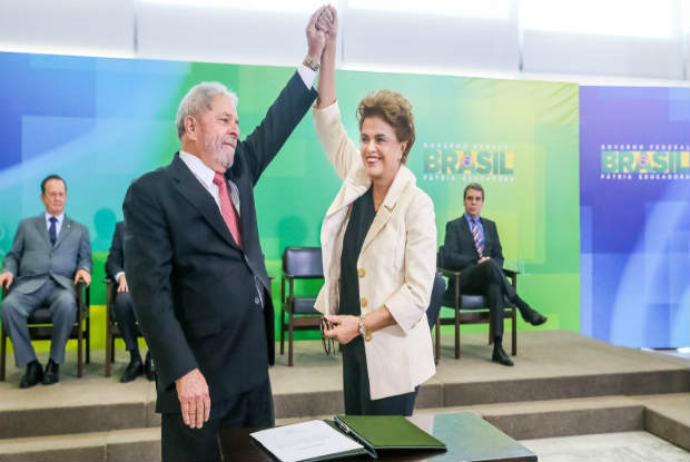 A ideia  que Dilma seja aguardada pelo seu padrinho poltico em frente ao Palcio do Planalto. Foto: Roberto Stuckert Filho/PR.